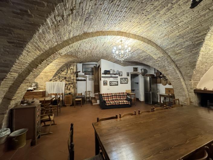 Image No.17-2 Bed Townhouse for sale