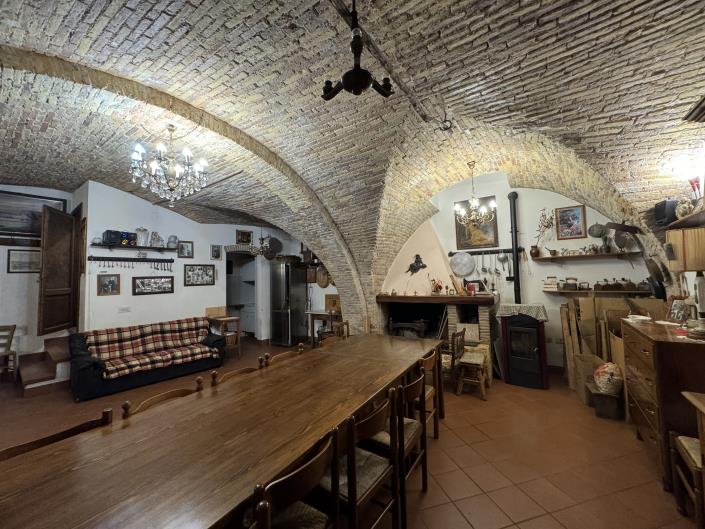 Image No.18-2 Bed Townhouse for sale