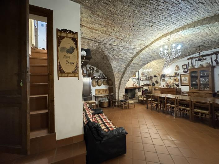 Image No.20-2 Bed Townhouse for sale