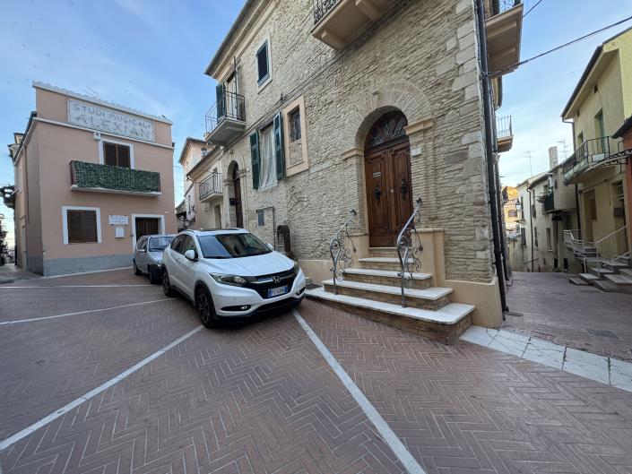 Image No.39-2 Bed Townhouse for sale