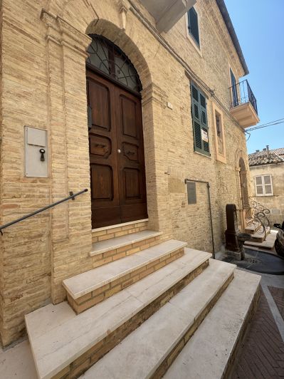 Image No.46-2 Bed Townhouse for sale