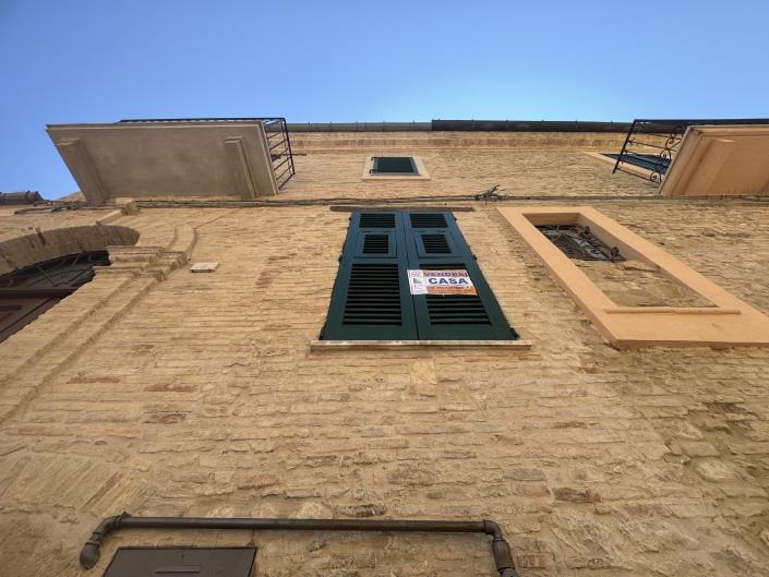 Image No.51-2 Bed Townhouse for sale