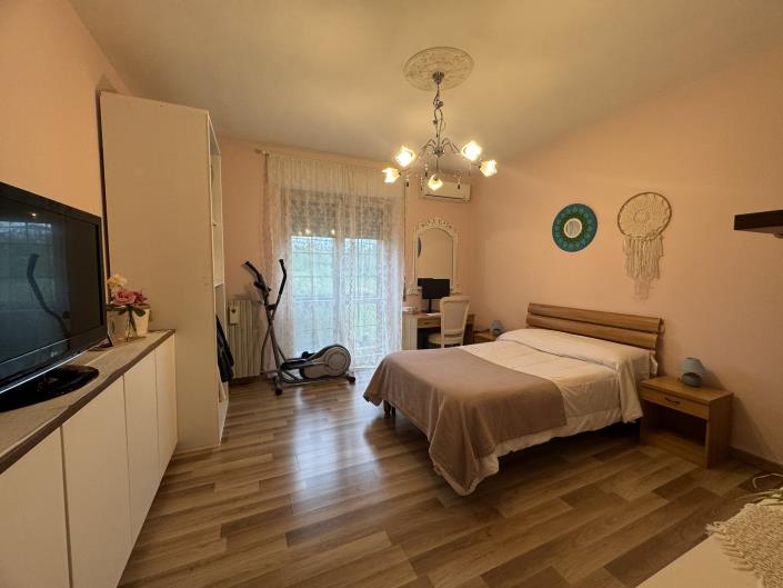 Image No.24-3 Bed Villa / Detached for sale