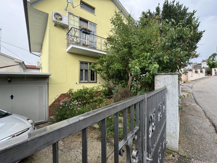 Image No.51-3 Bed Villa / Detached for sale