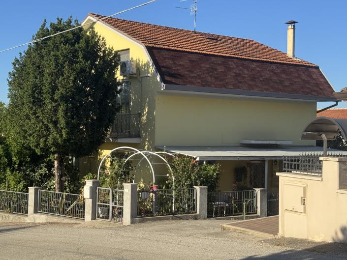 Image No.56-3 Bed Villa / Detached for sale