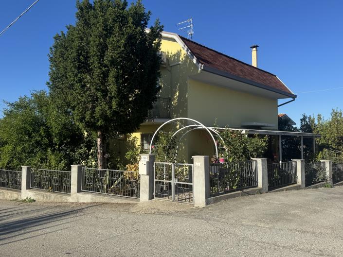 Image No.57-3 Bed Villa / Detached for sale