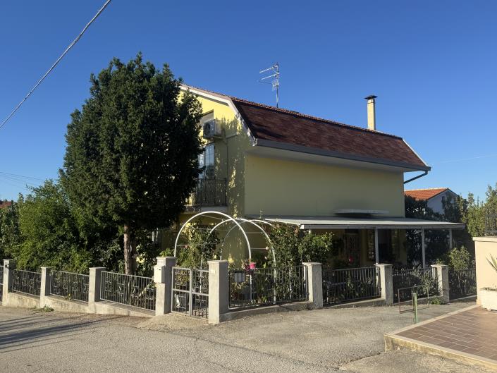 Image No.3-3 Bed Villa / Detached for sale