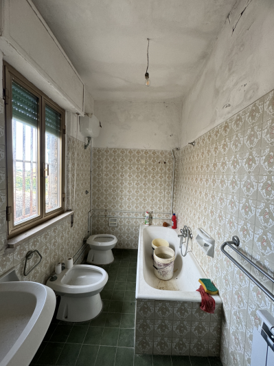 Image No.21-2 Bed Semi-Detached for sale