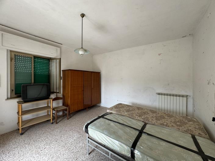 Image No.11-2 Bed Semi-Detached for sale