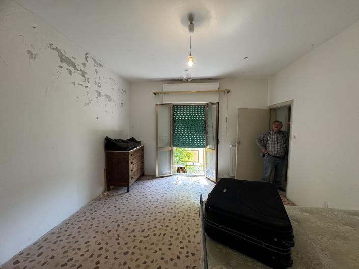 Image No.17-2 Bed Semi-Detached for sale