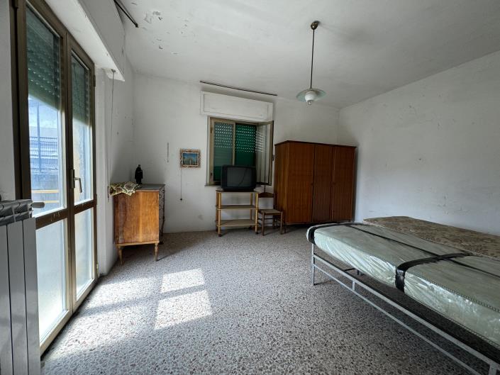 Image No.19-2 Bed Semi-Detached for sale