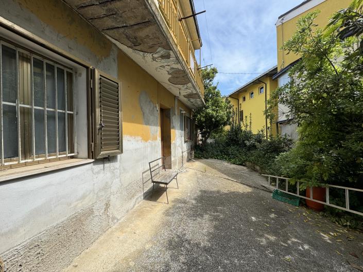 Image No.34-2 Bed Semi-Detached for sale