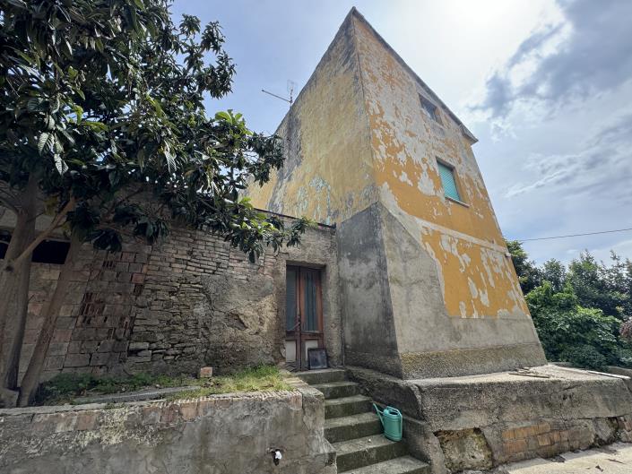 Image No.37-2 Bed Semi-Detached for sale