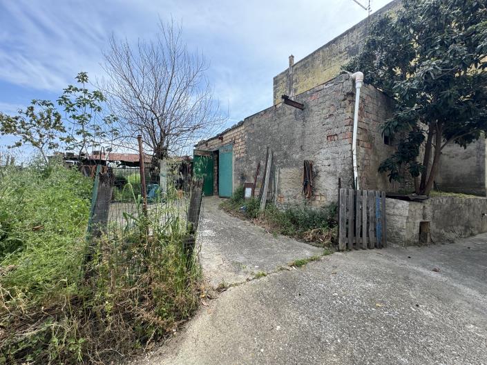 Image No.45-2 Bed Semi-Detached for sale