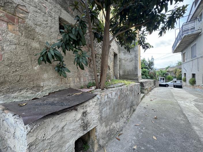 Image No.49-2 Bed Semi-Detached for sale