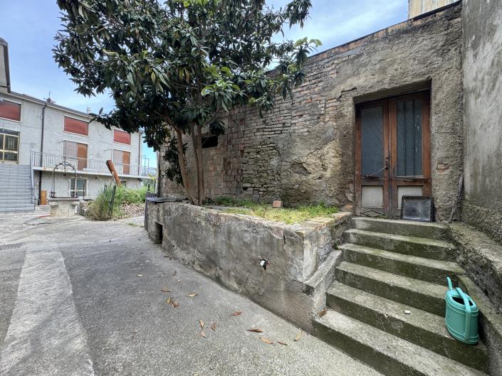 Image No.50-2 Bed Semi-Detached for sale