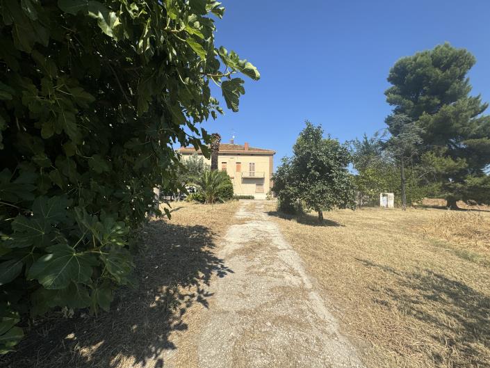 Image No.1-6 Bed Villa / Detached for sale