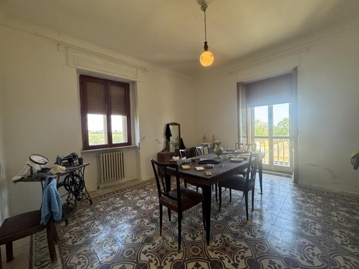 Image No.44-6 Bed Villa / Detached for sale