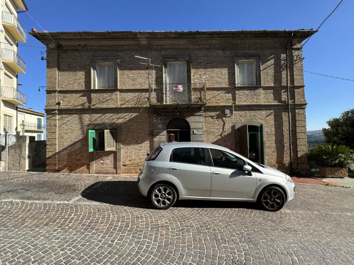 Image No.1-3 Bed House for sale