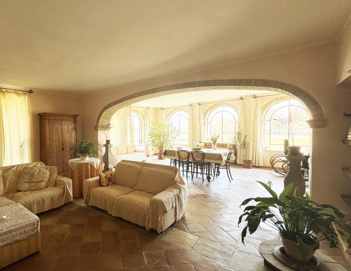 Image No.7-6 Bed Townhouse for sale