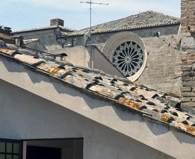 Image No.20-6 Bed Townhouse for sale