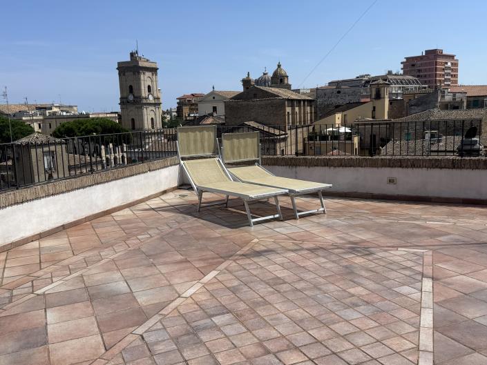 Image No.22-6 Bed Townhouse for sale