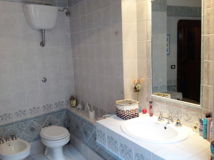 Image No.38-6 Bed Townhouse for sale