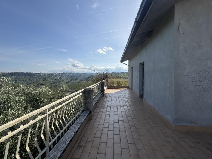 Image No.30-3 Bed House for sale