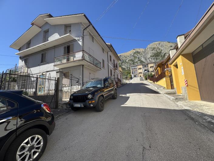 Image No.46-3 Bed Townhouse for sale