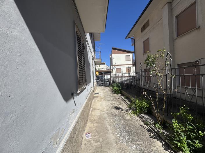 Image No.5-3 Bed Townhouse for sale