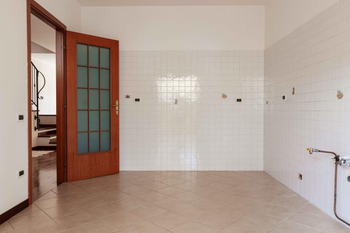 Image No.17-4 Bed Property for sale