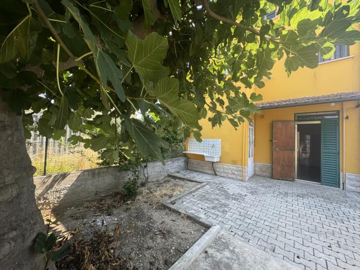 Image No.4-2 Bed Townhouse for sale