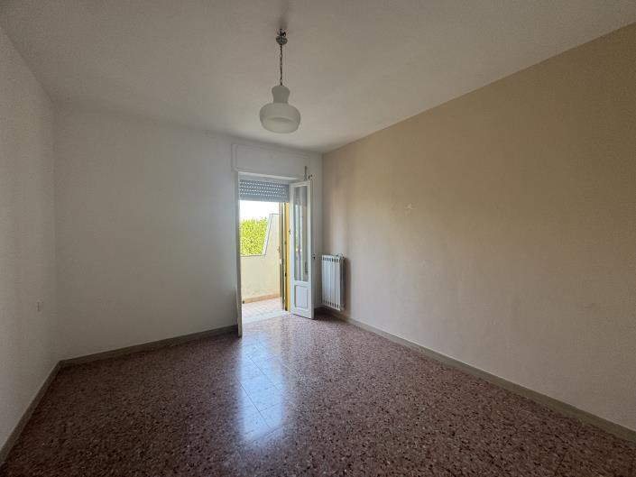 Image No.18-2 Bed Townhouse for sale