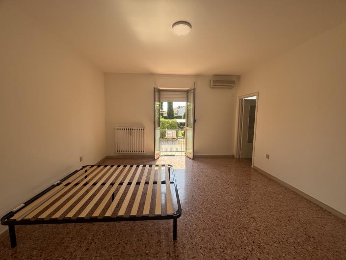 Image No.21-2 Bed Townhouse for sale