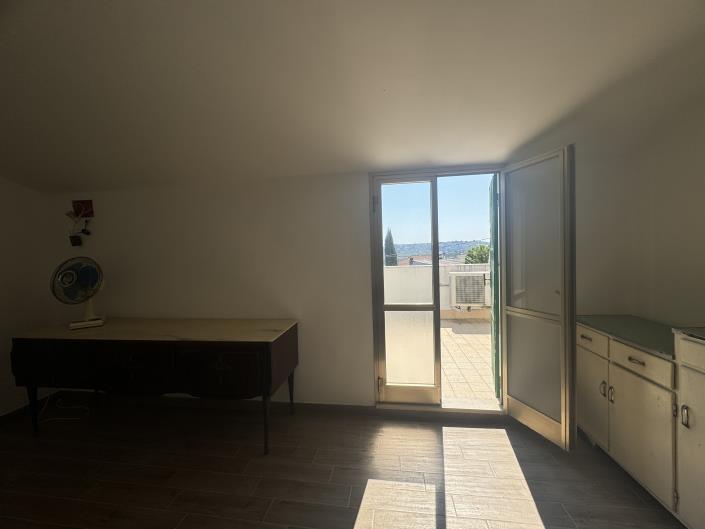 Image No.33-2 Bed Townhouse for sale