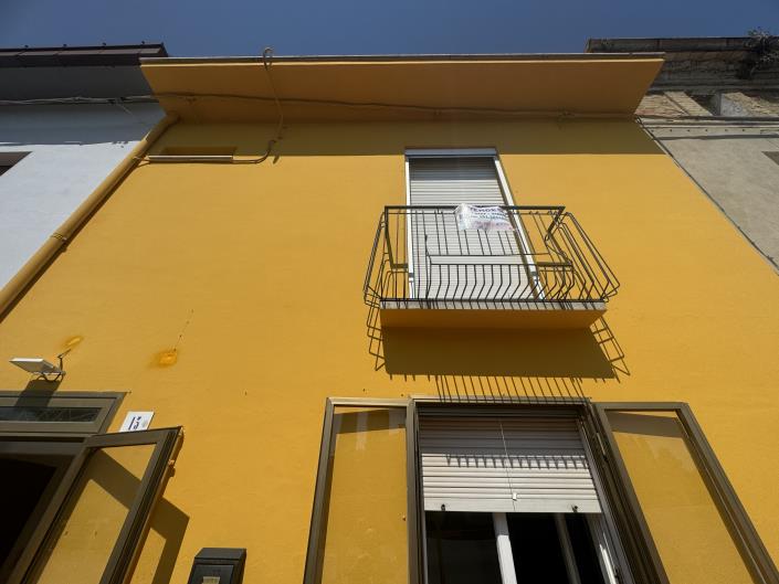 Image No.49-2 Bed Townhouse for sale