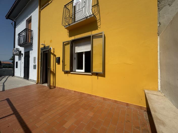 Image No.50-2 Bed Townhouse for sale