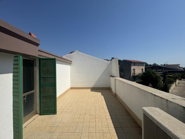 Image No.36-2 Bed Townhouse for sale