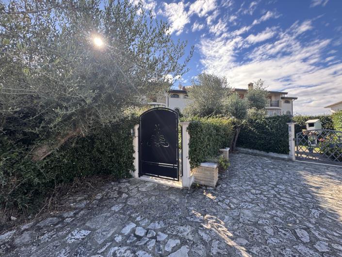 Image No.51-2 Bed House for sale