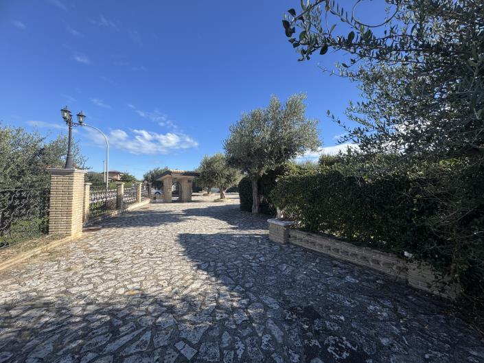 Image No.52-2 Bed House for sale