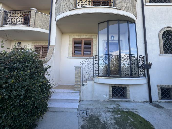 Image No.3-2 Bed House for sale