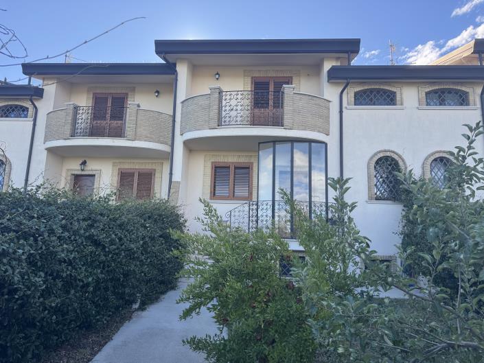 Image No.2-2 Bed House for sale