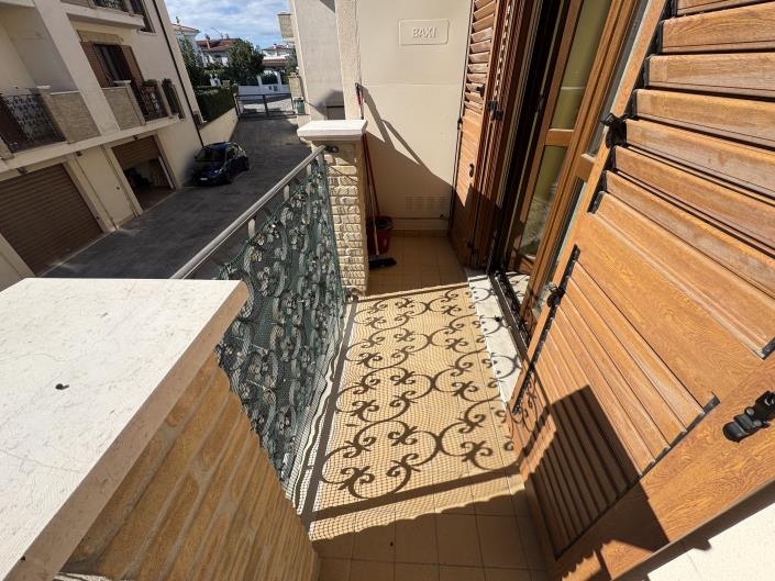 Image No.11-2 Bed House for sale