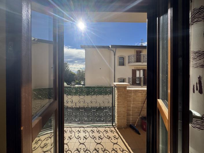 Image No.14-2 Bed House for sale