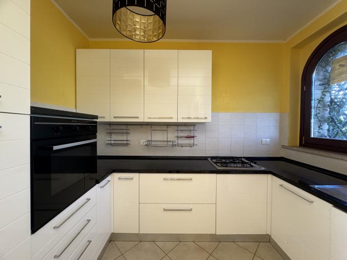 Image No.9-2 Bed House for sale