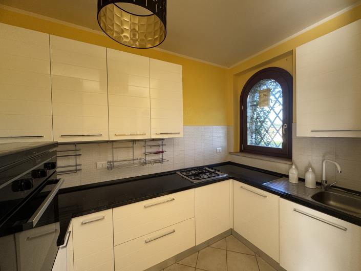 Image No.10-2 Bed House for sale