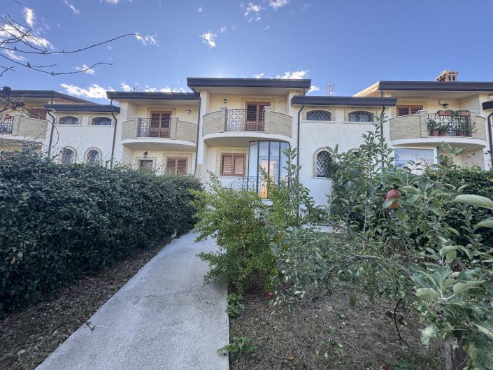 Image No.48-2 Bed House for sale