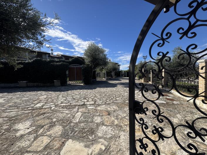 Image No.54-2 Bed House for sale