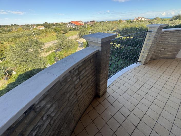 Image No.45-2 Bed House for sale