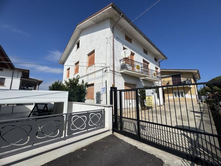 Image No.1-6 Bed Villa / Detached for sale